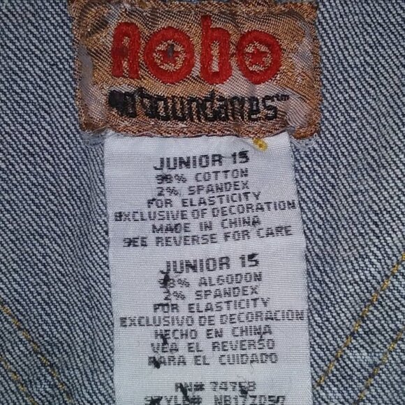 No Boundaries Women's Jean Blue Capri Cuffed Overalls Size 15 - Picture 3 of 7